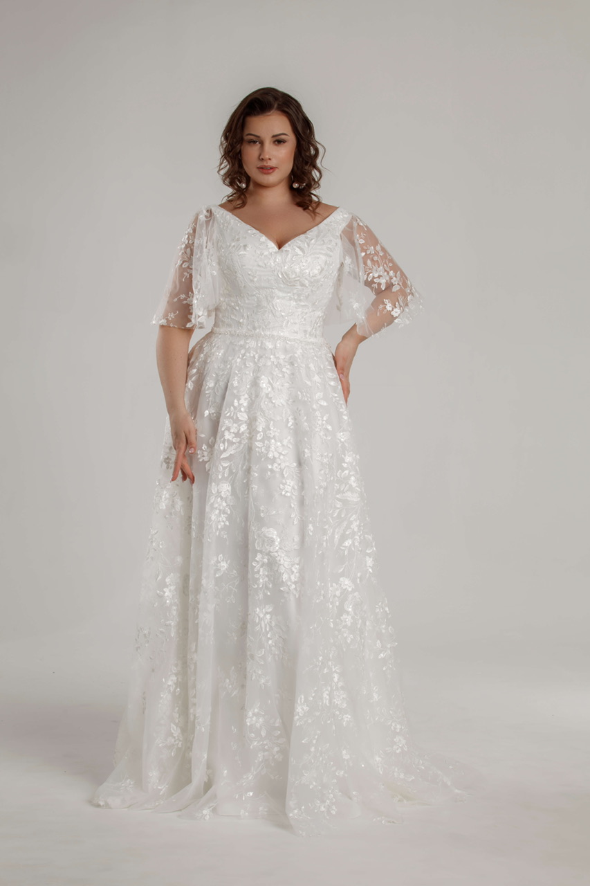 Plussizebrautkleid für etwas kräftigere Braut. Kleid von Jarice in A-linie aus Tüll und Spitzentüll