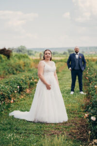 Brautkleid curvy mit langen Ärmeln. Hochzeitskleider Gr. 48. Brautkleid Plussize Ärmel. Brautkleider übergröße mit Ärmel. Brautkleid Plussize in Köln, Mainz, Wiesbaden, Bad Kreuznach, Kaiserslautern, Worms kaufen. Brautkleid große Größen. Standamt kleider für mollige.Kleidung hochzeit große Größen. Brautkleid mit Ärmel in Plussize. Brautkleid große größen mit ärmel, brautkleid für mollige frauen, brautkleidxxl, standesamtkleider für mollige, grosse groessen brautkleid, brautkleider größe 44-46, standesamtkleid, standesamt kleider in großen größen, brautmode große größen in bad kreuznach, mainz, wiesbaden, frankfurt am main, hanau, kaiserslautern. Brautmodengeschäft große größen, hochzeitskleid große oberweite, Brautkleis plussize mit trompetenärmel, zwischen tüll und tränen, Brautkleid mit langen Ärmeln, Brautkleider plus size, Brautkleider in Übergröße, Hochzeitskleider Gr. 52, Brautkleid für mollige Frauen mit Ärmel.