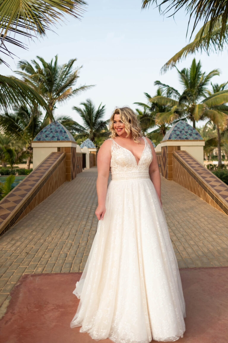 Curvybrautkleid von Bridal Star in A-Linie aus Tüll und Spitze für die Braut mit großer Größe in bad Münster bei bad Kreuznach, Mainz, Wiesbaden, Kaiserslautern, Alzey, Köln kaufen. Genieße ein Erlebnis wie zwischen Tüll und Tränen.