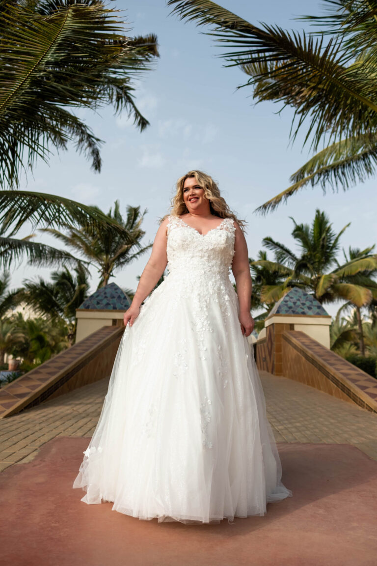 Curvybrautkleid von Bridal Star in A-Linie aus Tüll und Spitze für die Braut mit großer Größe in bad Münster bei bad Kreuznach, Mainz, Wiesbaden, Kaiserslautern, Alzey, Köln kaufen. Genieße ein Erlebnis wie zwischen Tüll und Tränen.