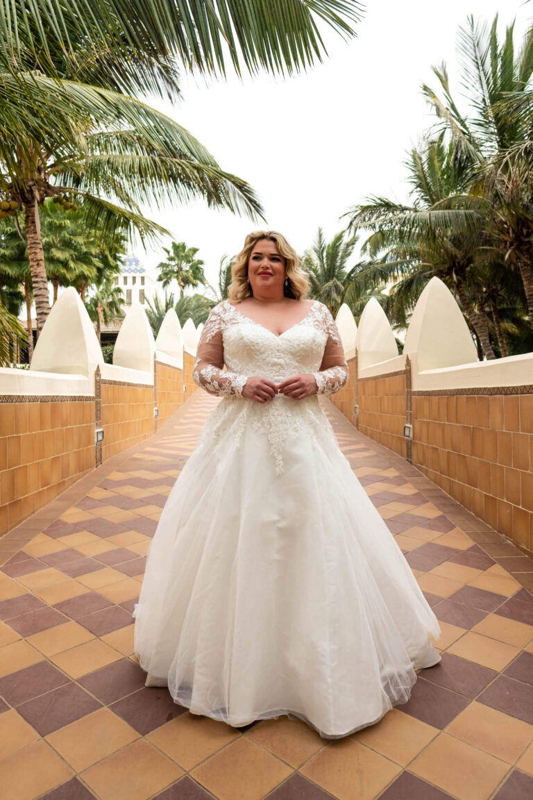 Curvybrautkleid von Bridal Star in A-Linie aus Tüll und Spitze für die Braut mit großer Größe in bad Münster bei bad Kreuznach, Mainz, Wiesbaden, Kaiserslautern, Alzey, Köln kaufen. Genieße ein Erlebnis wie zwischen Tüll und Tränen.