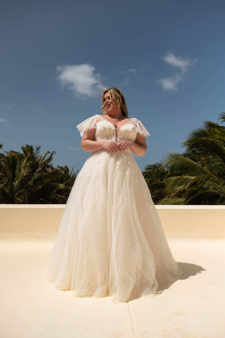 Curvybrautkleid von Bridal Star in A-Linie aus Tüll und Spitze für die Braut mit großer Größe in bad Münster bei bad Kreuznach, Mainz, Wiesbaden, Kaiserslautern, Alzey, Köln kaufen. Genieße ein Erlebnis wie zwischen Tüll und Tränen.