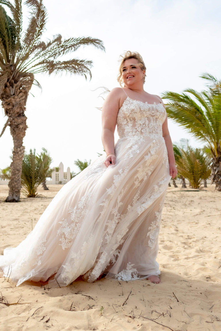 Curvybrautkleid von Bridal Star in A-Linie aus Tüll und Spitze für die Braut mit großer Größe in bad Münster bei bad Kreuznach, Mainz, Wiesbaden, Kaiserslautern, Alzey, Köln kaufen. Genieße ein Erlebnis wie zwischen Tüll und Tränen.