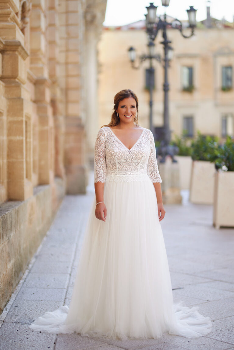 CurvyBrautkleid. Brautkleid curvy mit langen Ärmeln. Hochzeitskleider Gr. 48. Brautkleid Plussize Ärmel. Brautkleider übergröße mit Ärmel. Brautkleid Plussize in Köln, Mainz, Wiesbaden, Bad Kreuznach, Kaiserslautern, Worms kaufen. Brautkleid große Größen. Standamt kleider für mollige.Kleidung hochzeit große Größen. Brautkleid mit Ärmel in Plussize. Brautkleid große größen mit ärmel, brautkleid für mollige frauen, brautkleidxxl, standesamtkleider für mollige, grosse groessen brautkleid, brautkleider größe 44-46, standesamtkleid, standesamt kleider in großen größen, brautmode große größen in bad kreuznach, mainz, wiesbaden, frankfurt am main, hanau, kaiserslautern. Brautmodengeschäft große größen, hochzeitskleid große oberweite, Brautkleis plussize mit trompetenärmel, zwischen tüll und tränen, Brautkleid mit langen Ärmeln, Brautkleider plus size, Brautkleider in Übergröße, Hochzeitskleider Gr. 52, Brautkleid für mollige Frauen mit Ärmel.